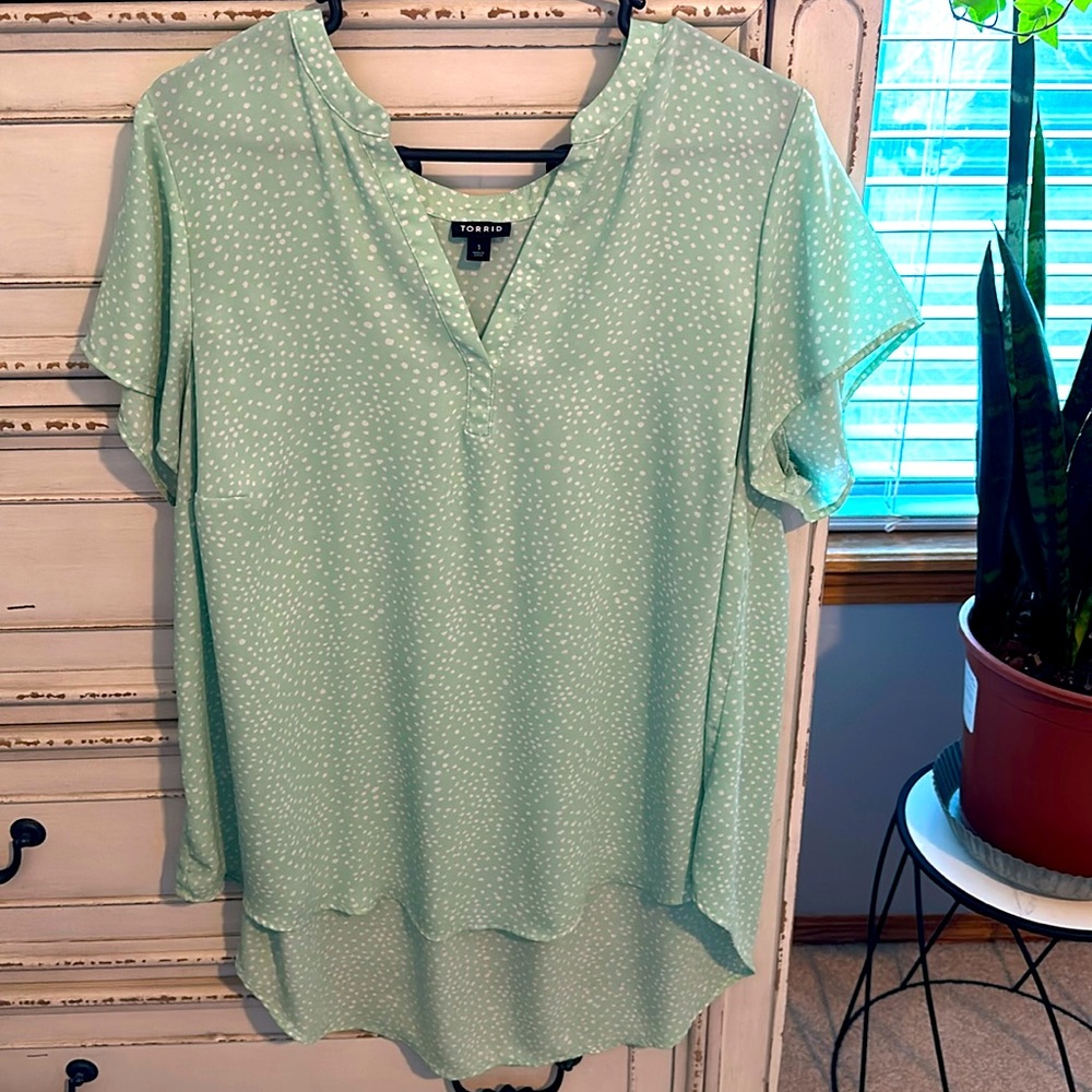 torrid size 1 short sleeve blouse